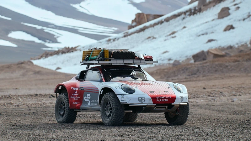 Dos Porsche 911 lograron ascender el volcán más alto del mundo