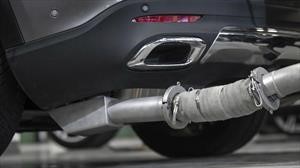 Mercedes-Benz es multada por alterar las emisiones de sus motores a diésel