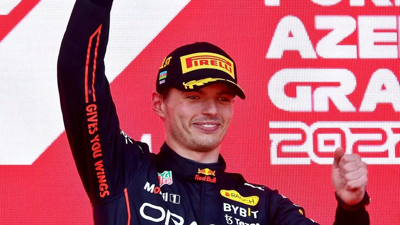 F1 2022 Verstappen ganó en Azerbaiyán tras una nueva caída de Leclerc