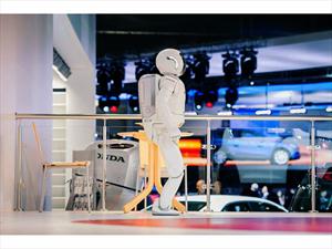 Honda y sus robots acaparan la atención en el Salón de Rusia 2012