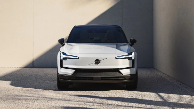 Volvo EX30 2027 se actualiza con más potencia, equipamiento y mejoras de software