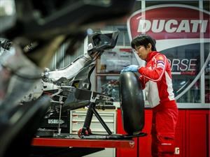SEAT León Cup Racer  vs Ducati de carreras, ¿cuál tiene más piezas?