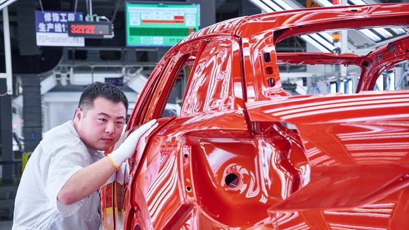 Tras casi un año a la baja, China reporta aumento en la venta de autos