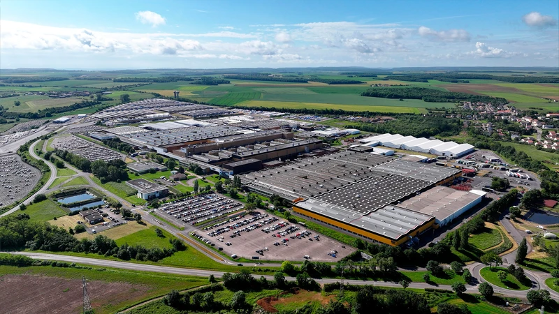 Renault invertirá más de 10,000 millones de euros en eléctricos y prepara novedades para París 2026