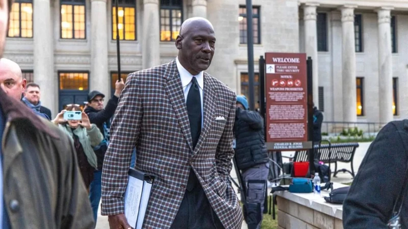 Michael Jordan acusa a la NASCAR de monopolio y se van a juicio