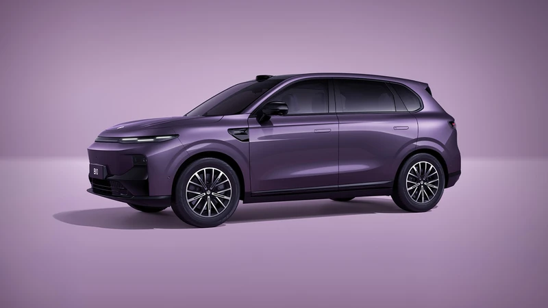 Stellantis quiere construir en España un SUV para Opel basado en un Leapmotor