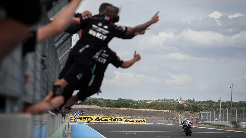 BMW amplía su liderazgo en el Campeonato de Pilotos de Superbike