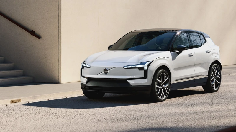 Volvo EX30 2027 se actualiza con más potencia, equipamiento y mejoras de software