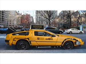 DMC DeLorean de Volver al Futuro es un taxi en Nueva York