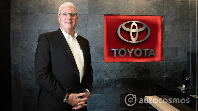 Toyota cumple 20 años en México y se despide de su presidente, Tom Sullivan