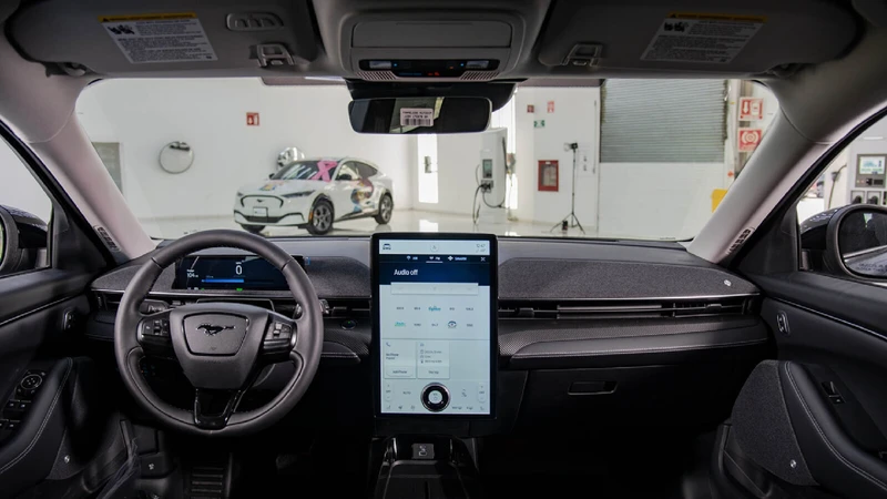 Jim Farley rechaza integrar Apple CarPlay Ultra en los vehículos Ford