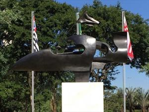 Construyen una plaza pública en memoria de Ayrton Senna 