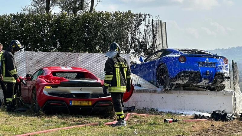 Video - ¡Horror doble! Dos Ferraris chocan en forma simultánea en Italia