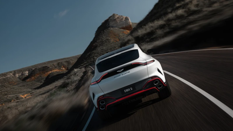Aston Martin DBX S le arrebató el récord a la Bentley Bentayga Speed