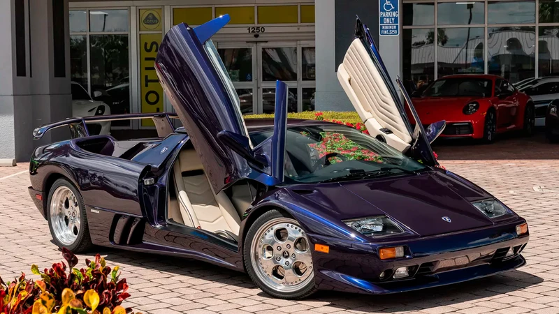 John Cena vende su famosa réplica del Lamborghini Diablo VT