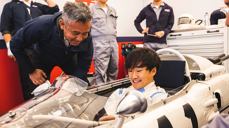 Yuki Tsunoda manejará el Honda RA272 en el GP de México 2025