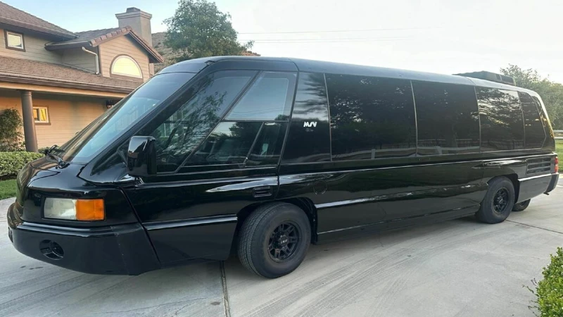 ¿Buscas una van equipada? Kanye West vende su Mauck MSV1120 S Elite