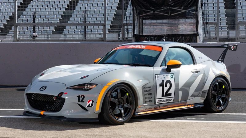 Mazda prueba un MX-5 con gasolina baja en carbono