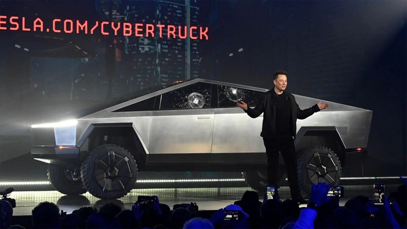 Tesla Cybertruck: se anuncia un nuevo retraso para la estrafalaria pick-up eléctrica