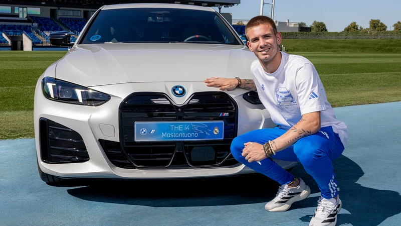 Franco Mastantuono estrena su nuevo BMW