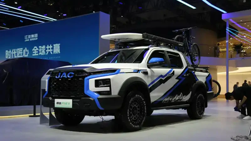 JAC T9 PHEV: Diseño Robusto, Interior Tecnológico y Rendimiento Híbrido Sorprendente