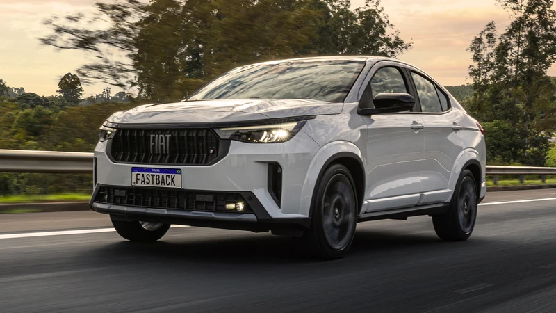 Se presentaron las renovaciones de los Abarth y FIAT Fastback