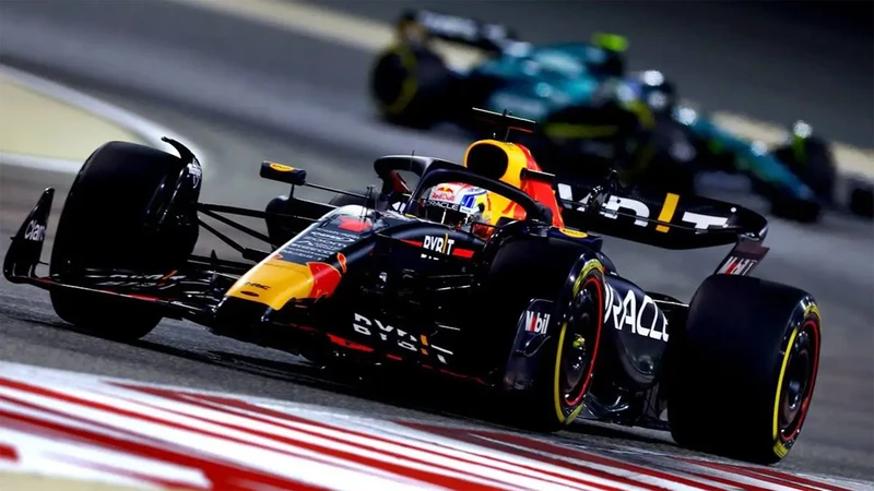 Verstappen y Alonso se disputan el primer día de pruebas de la F1 2023