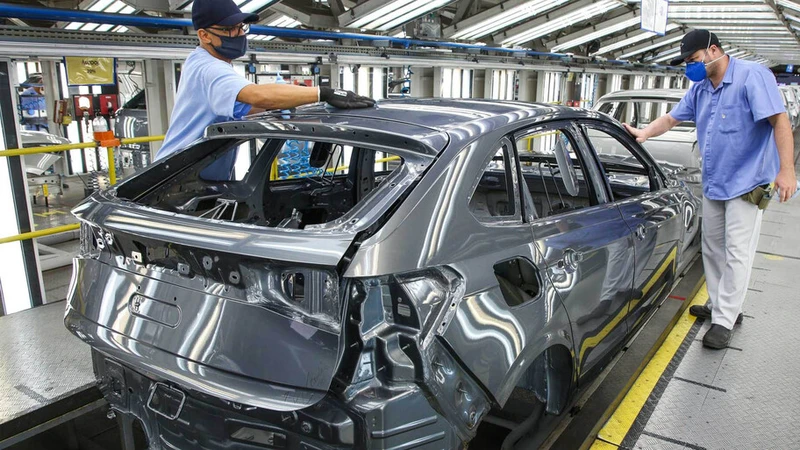 Volkswagen paraliza momentáneamente la producción de los Polo, Virtus y Nivus