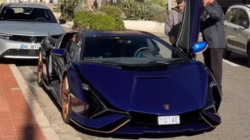 Fernando Alonso estrena un Lamborghini Sián