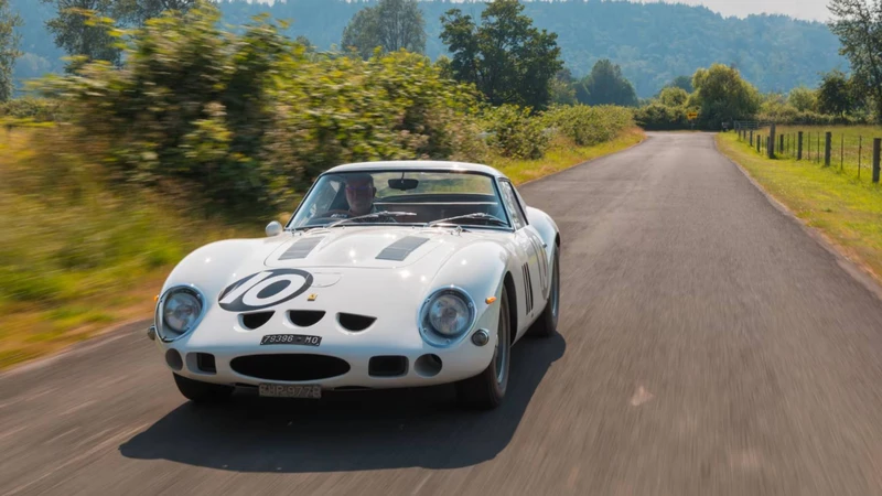 Ferrari 250 GTO Bianco Speciale se vendió por 38.5 millones