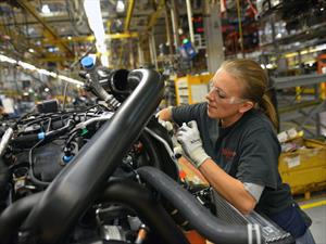 Ford contrata más trabajadores para satisfacer la demanda del F-150 2015