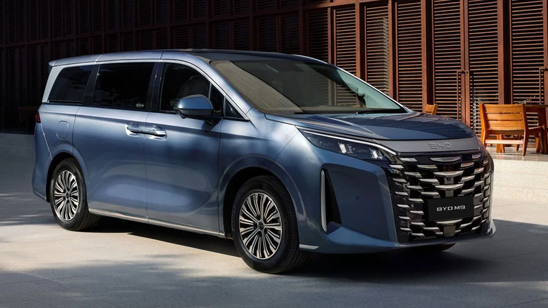 BYD M9 2026: minivan híbrida enchufable que ofrece 945 km de autonomía