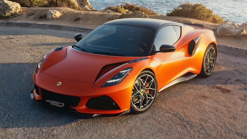 Lotus Emira 420 Sport, el tope de gama se luce con más potencia y menos peso