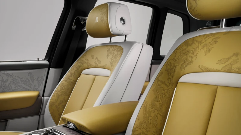 Rolls-Royce Cullinan sube el nivel de los interiores con alta costura
