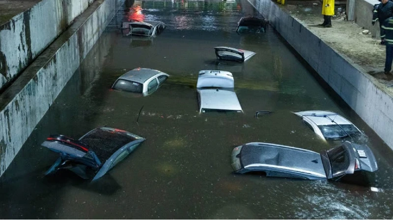 Esto es lo que debes hacer si tu auto se inunda