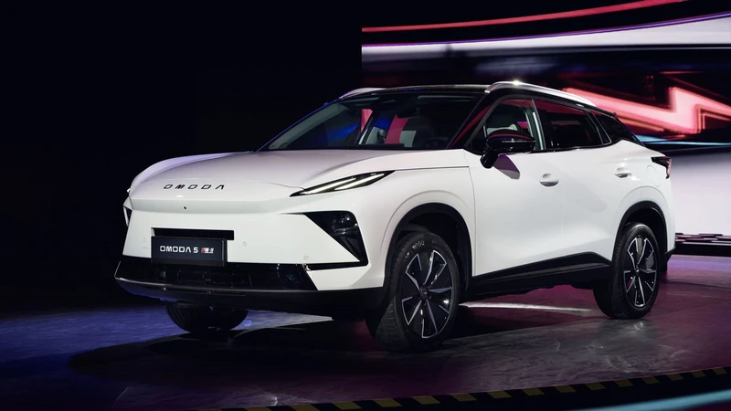 París 2026: Omoda C5 se actualiza en diseño, mecánicas y tecnologías