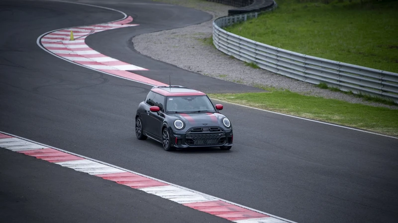Mini John Cooper Works, manejamos toda la nueva generación en la pista de carreras