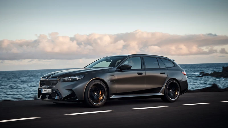 BMW M5 Touring 2025: El M5 en formato vagoneta llega con 700 + hp y espacio para toda la familia