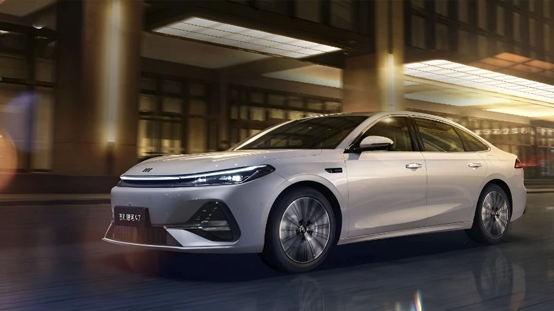 Geely Galaxy A7 EM-i PHEV: promete más de 2,000 km de autonomía y consumos de hasta 50 km/l