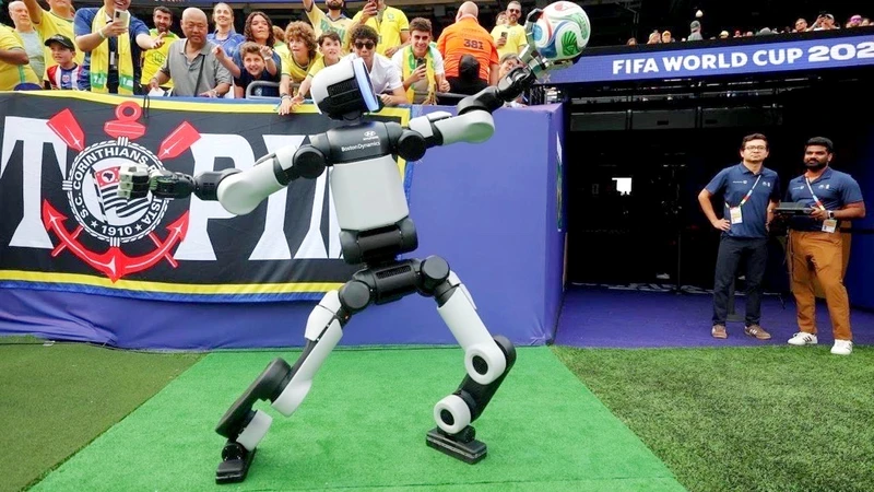Hyundai presentó al robot Atlas durante un partido del Mundial FIFA 2026