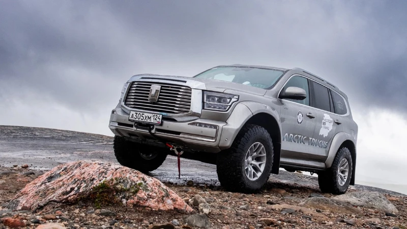 Arctic Trucks transforma al Tank 500 en un poderoso SUV de excursión bajo cero