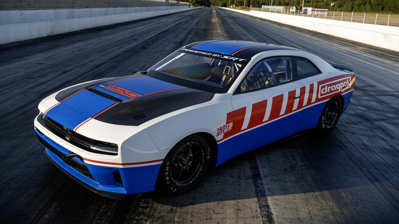 Dodge Charger Hustle Stuff Drag Pak 2026, regresa el V8 para uso exclusivo en pista