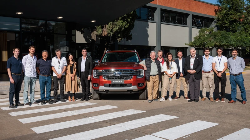 Ford Argentina dona una Ranger a la Facultad de Ingeniería de la UBA