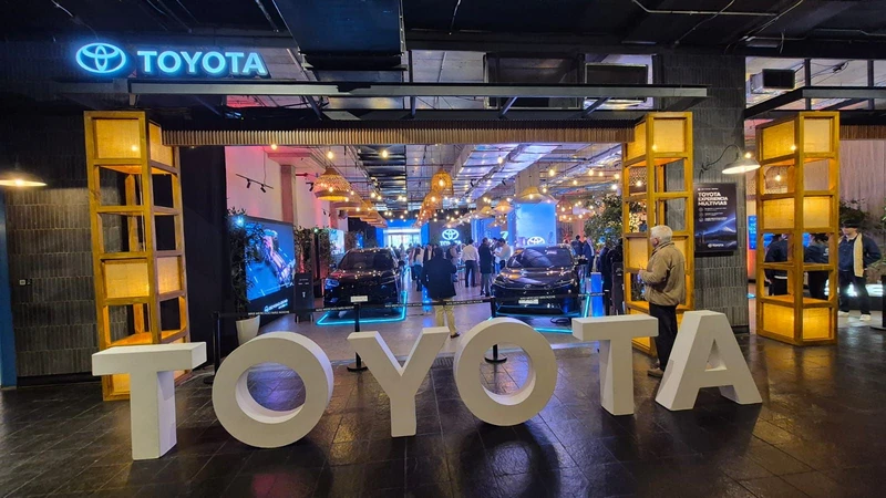 ¿En qué consiste la estrategia Multivías de Toyota?