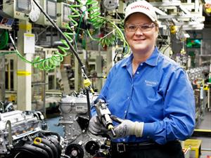 Manufacturing Institute reconoce la labor de dos mujeres que trabajan en Toyota EE. UU.
