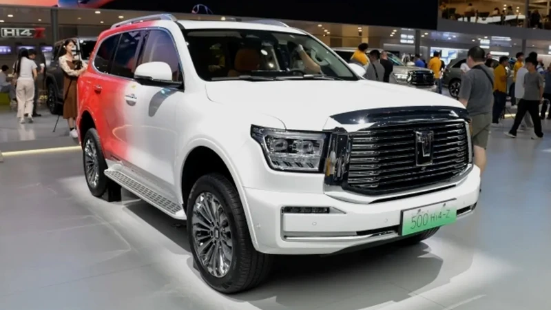 Shanghai 2025: GWM nos deleita con el Tank 500 Hi4-Z