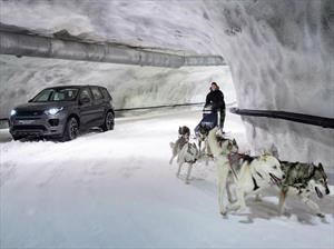 Video: Land Rover Discovery Sport es desafiada por un trineo de Huskies
