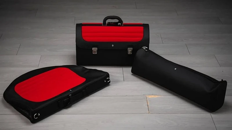 ¿Por qué esta set de maletas de Ferrari vale más de 600 mil de pesos?