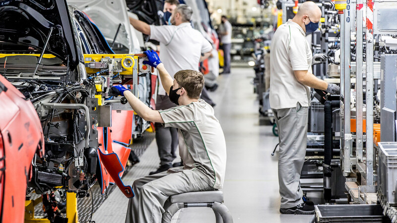 Bentley celebra 75 años de producción en la planta de Crewe, Inglaterra