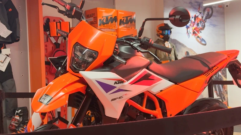 KTM lanza en Colombia su renovada familia 390